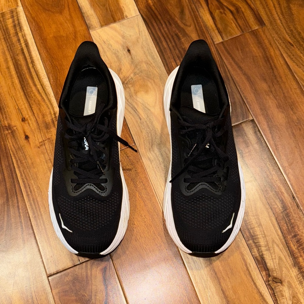 HOKA Arahi 7